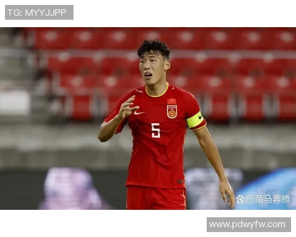 中国足球球星头发白色引关注 其背后故事和对职业生涯的影响揭秘