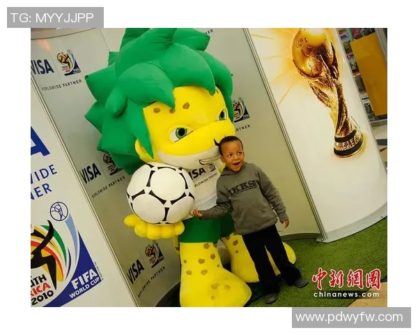 济宁足球球星卡收藏热潮掀起 球迷热衷追逐本土明星足球卡