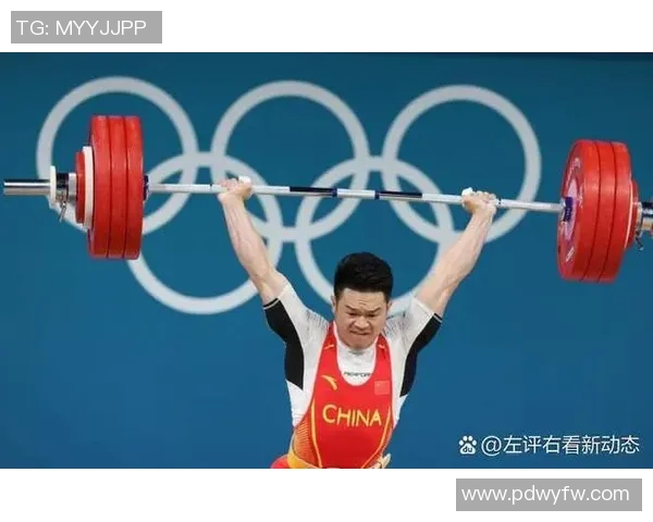 独臂足球传奇球星的奋斗历程与不屈精神探析